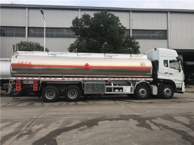 重汽斯太爾前四后八27.7方鋁合金運(yùn)油車，20.4噸鋁合金油罐車